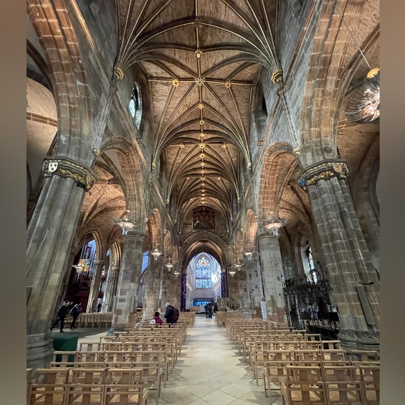 Hi, I am Laura - Picture 3 of 5